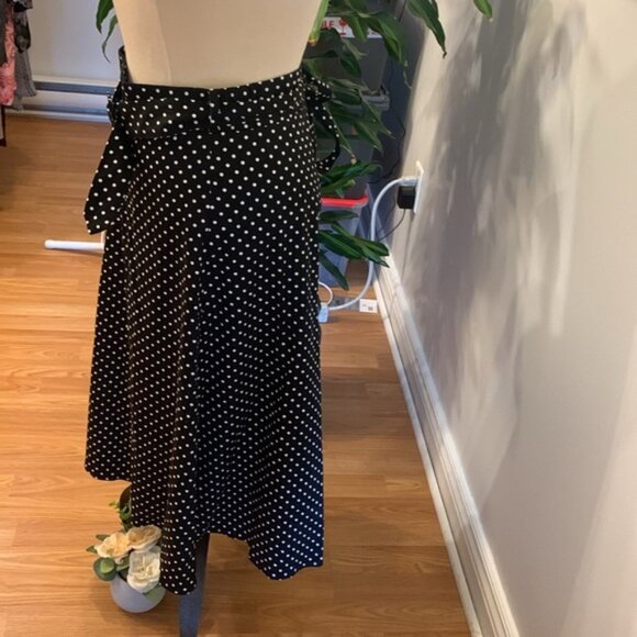 Retro Chic Black Polka Dot Skirt With Belt - Picture 2 of 7